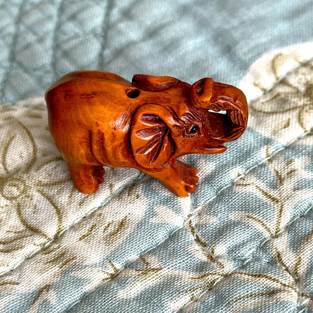 Elephant ojime bead onyx eyes intricate bead